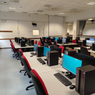 Il Laboratorio di informatica si rinnova: 39 workstation al servizio degli studenti